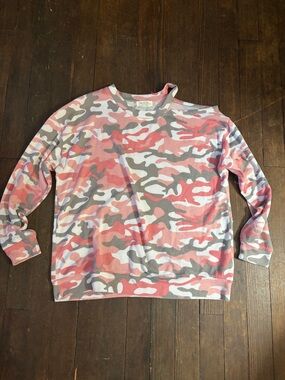 Crewneck Long Sleeve Tee in Pink & Gray Camo